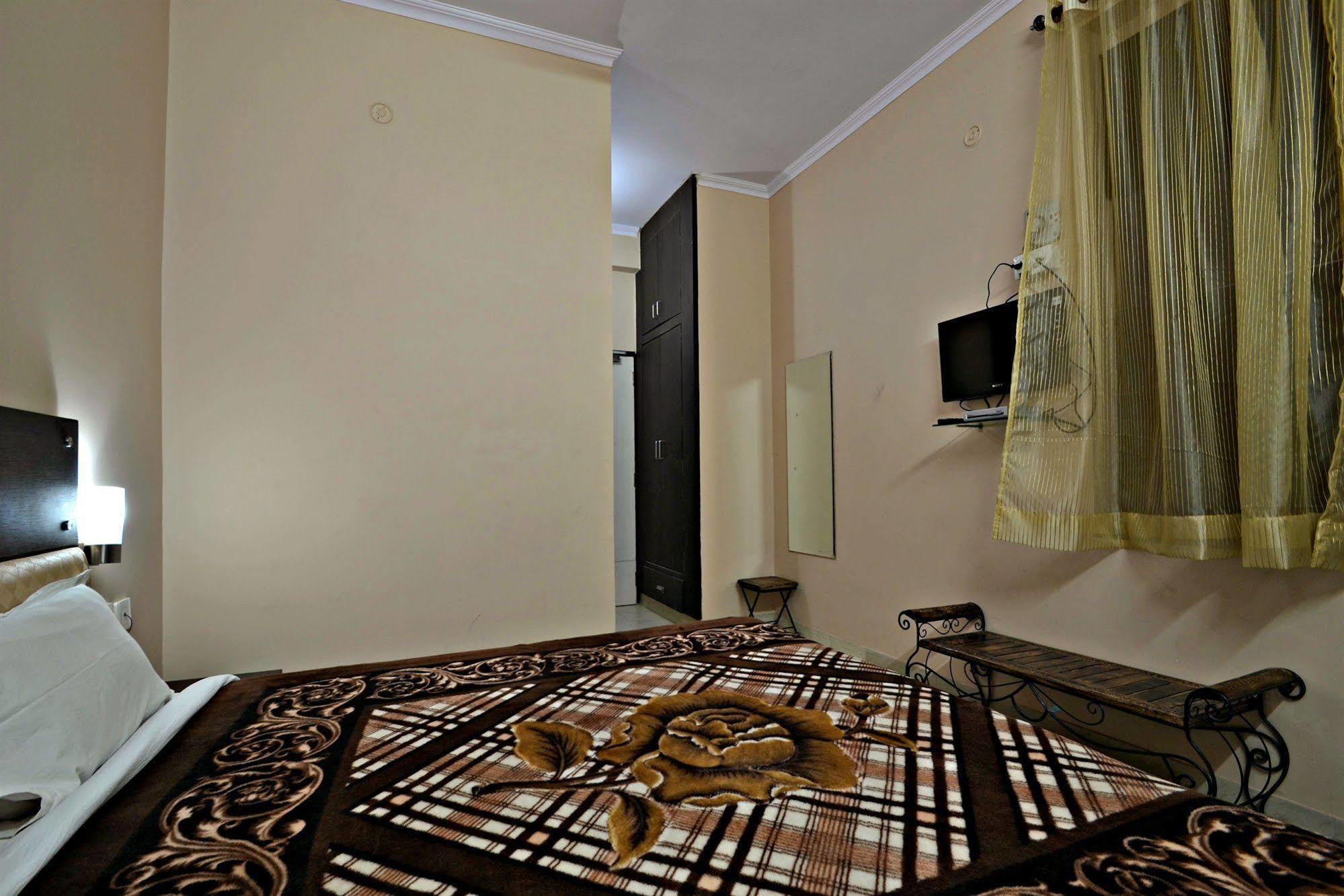 Hotel Ram Singh Palace ジャイプール エクステリア 写真