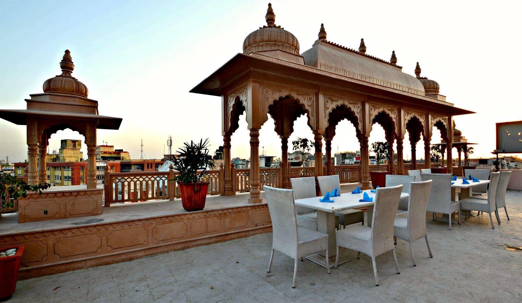 Hotel Ram Singh Palace ジャイプール エクステリア 写真
